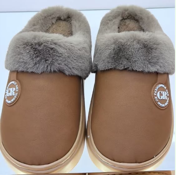 Men's & Women's Winter Slippers and Shoes. 11537 Pairs. - Image 9