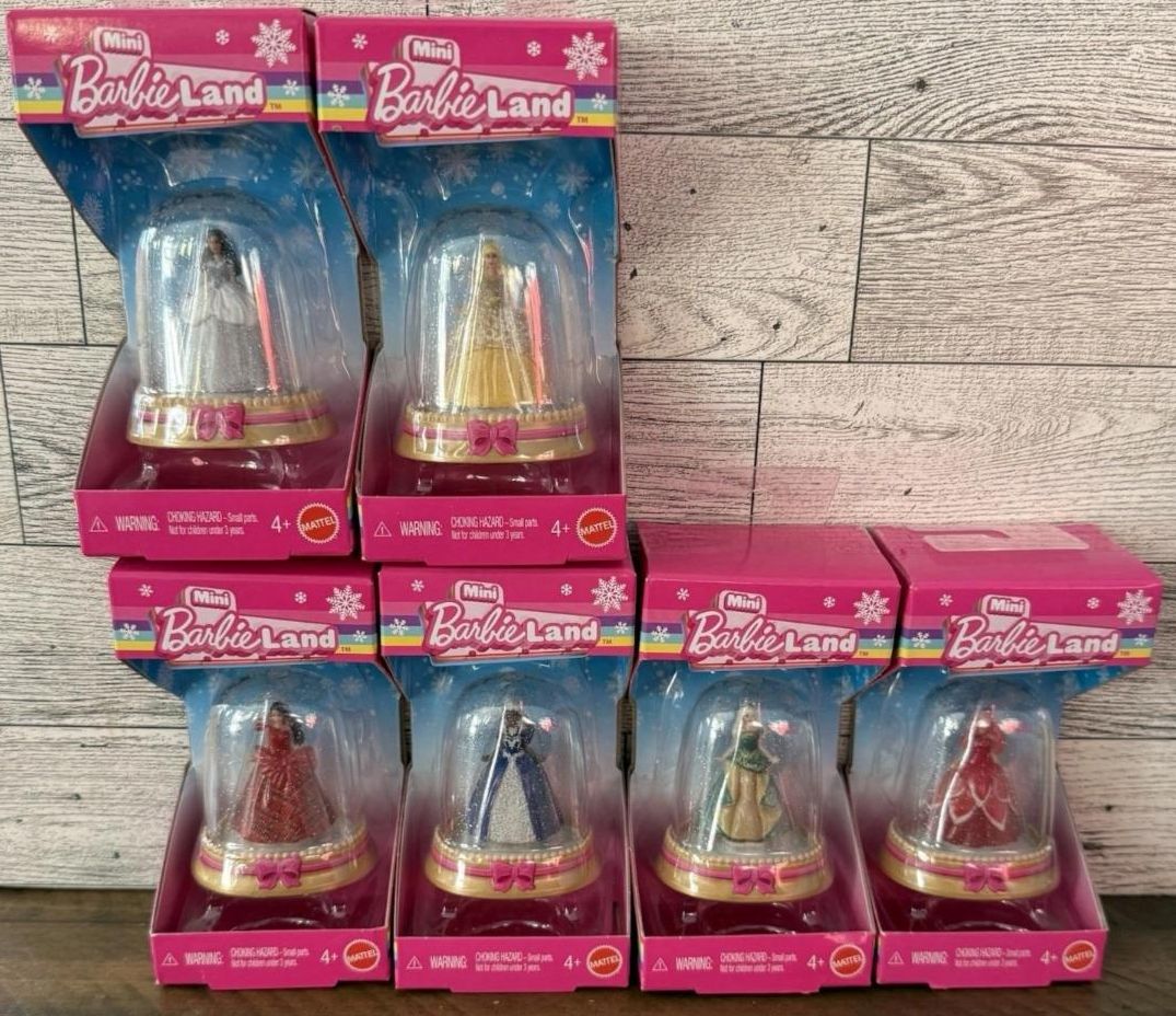 Mini BarbieLand Holiday Doll - Image 3